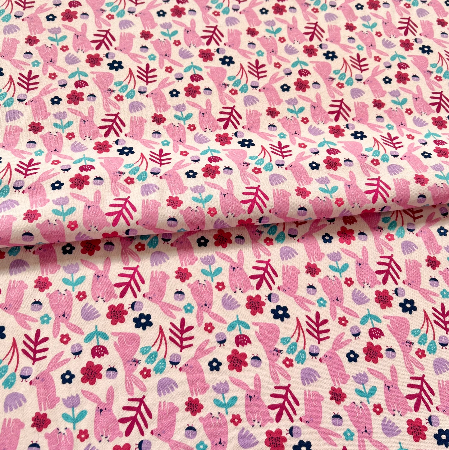 Interlock 30/1 Conejos Fondo Rosa