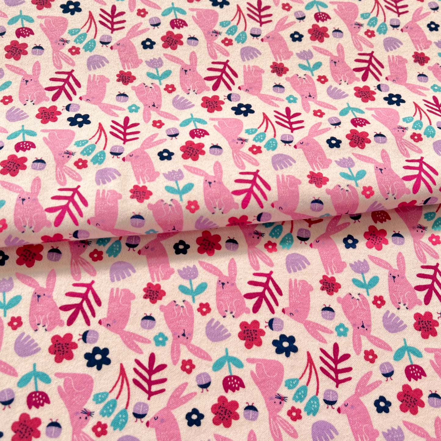 Interlock 30/1 Conejos Fondo Rosa