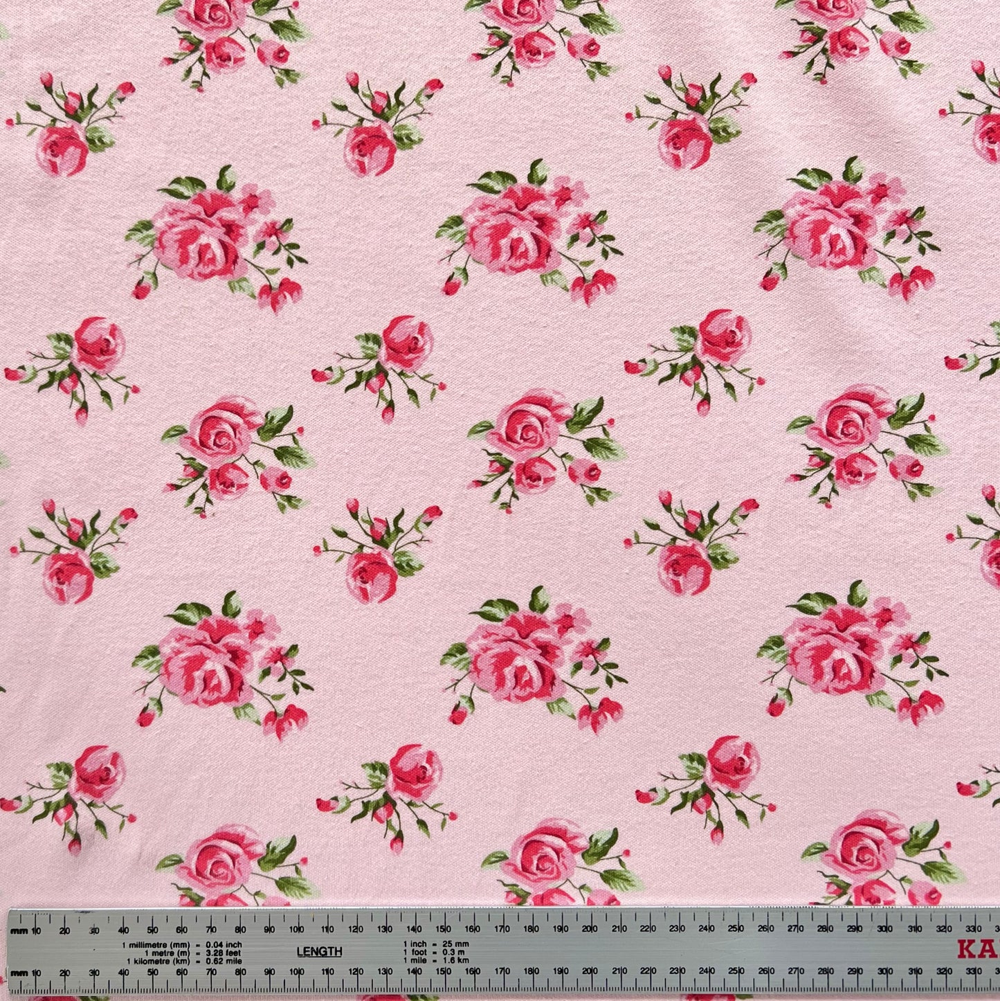 Interlock 30/1 Rosas Fondo Rosa