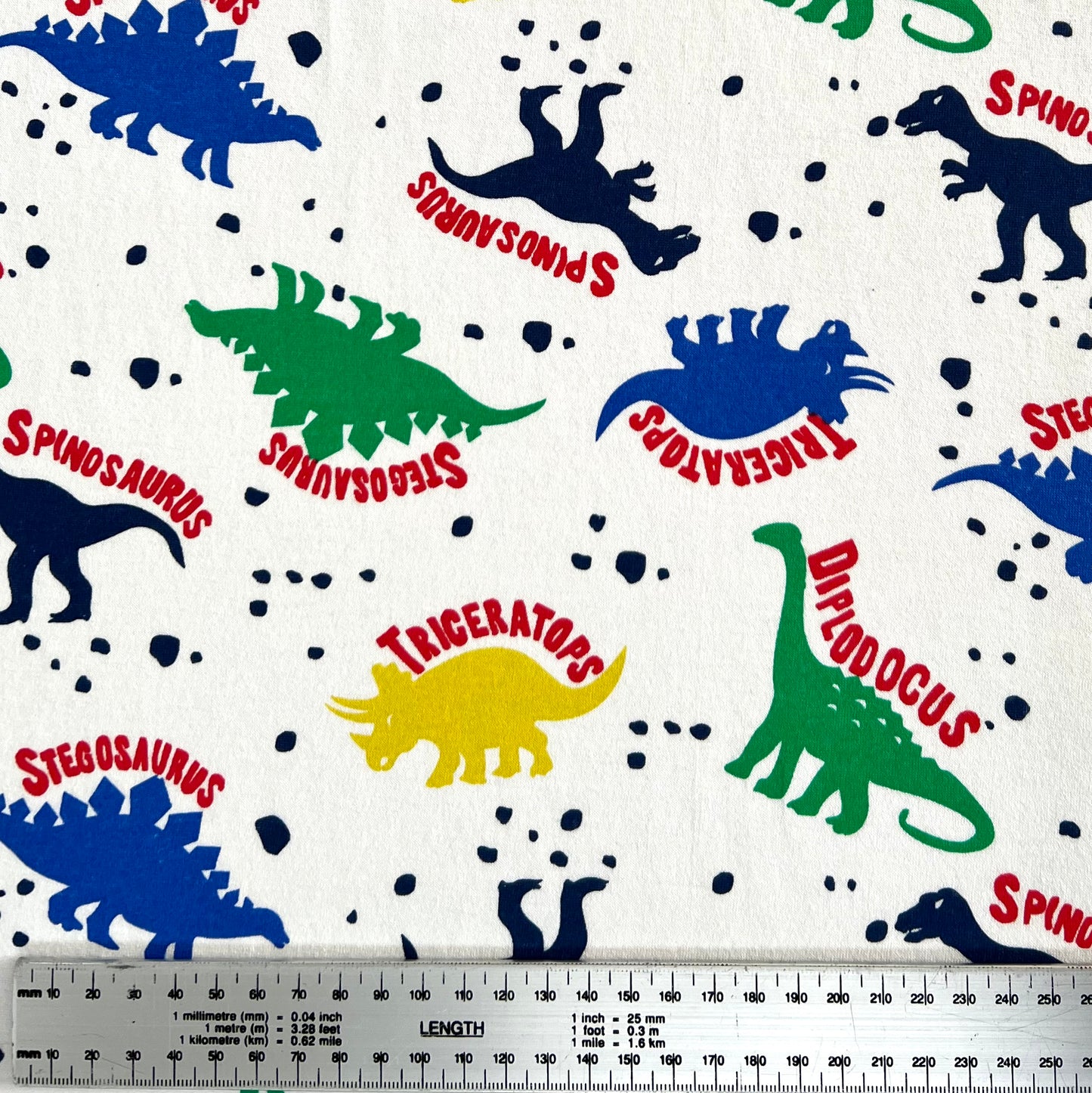 Jersey 30/1 Dino Triceratops Fondo Blanco