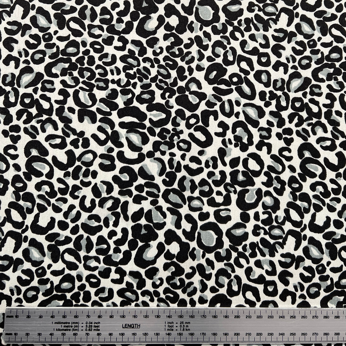 Gabardina Animal Print Gris