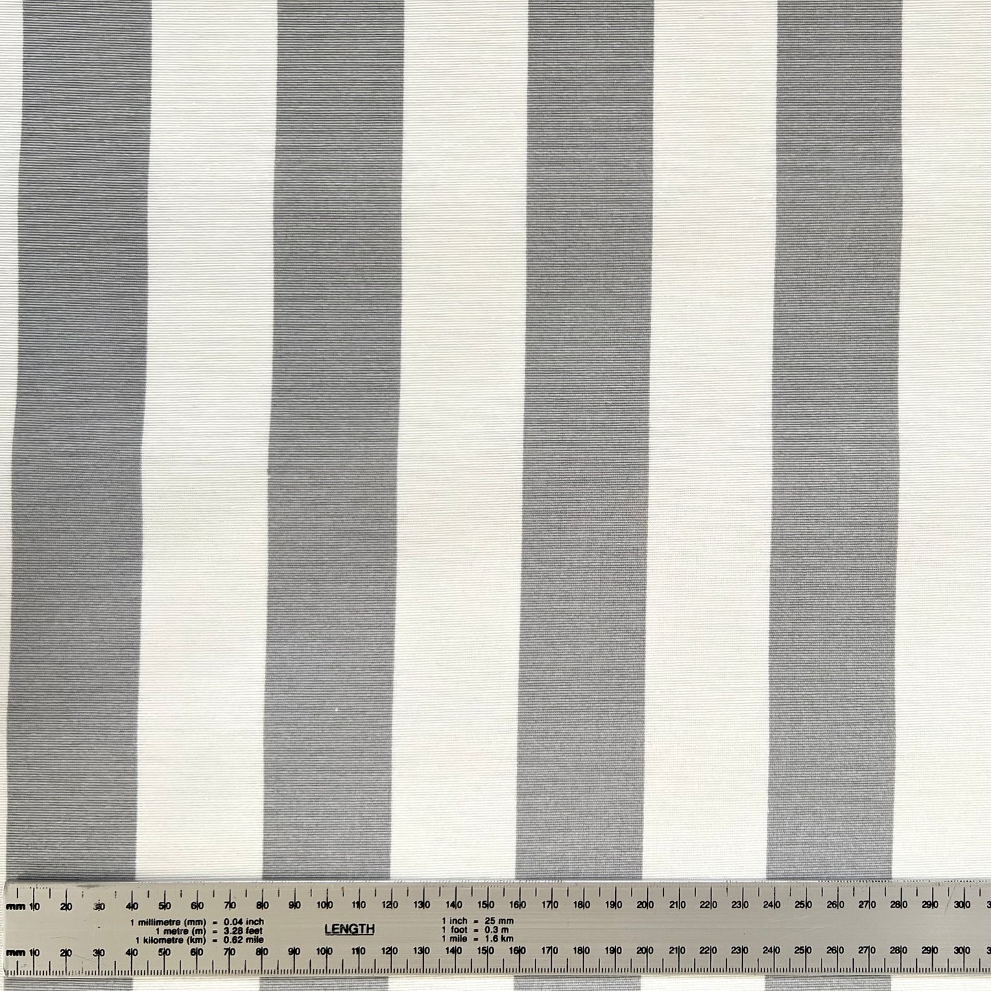 Lona Raya Clásica Gris