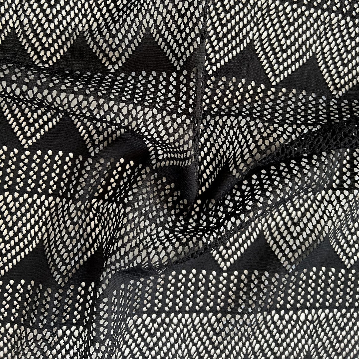 Mesh Calado Geométrico Negro