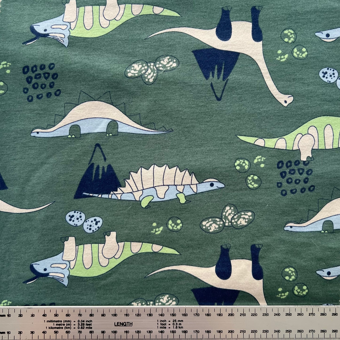 Abercrombie Dinos Fondo Militar