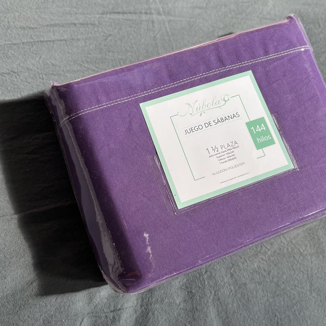 Sábanas Violeta alg/pol 144h 1 y 1/2 pl.