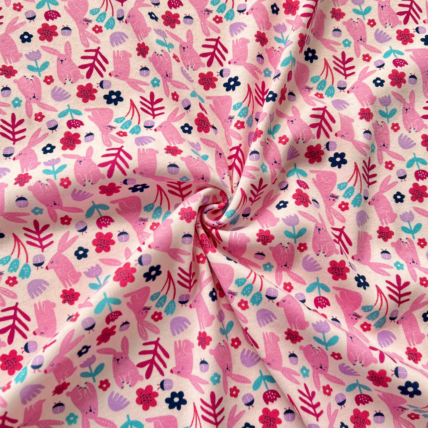 Interlock 30/1 Conejos Fondo Rosa