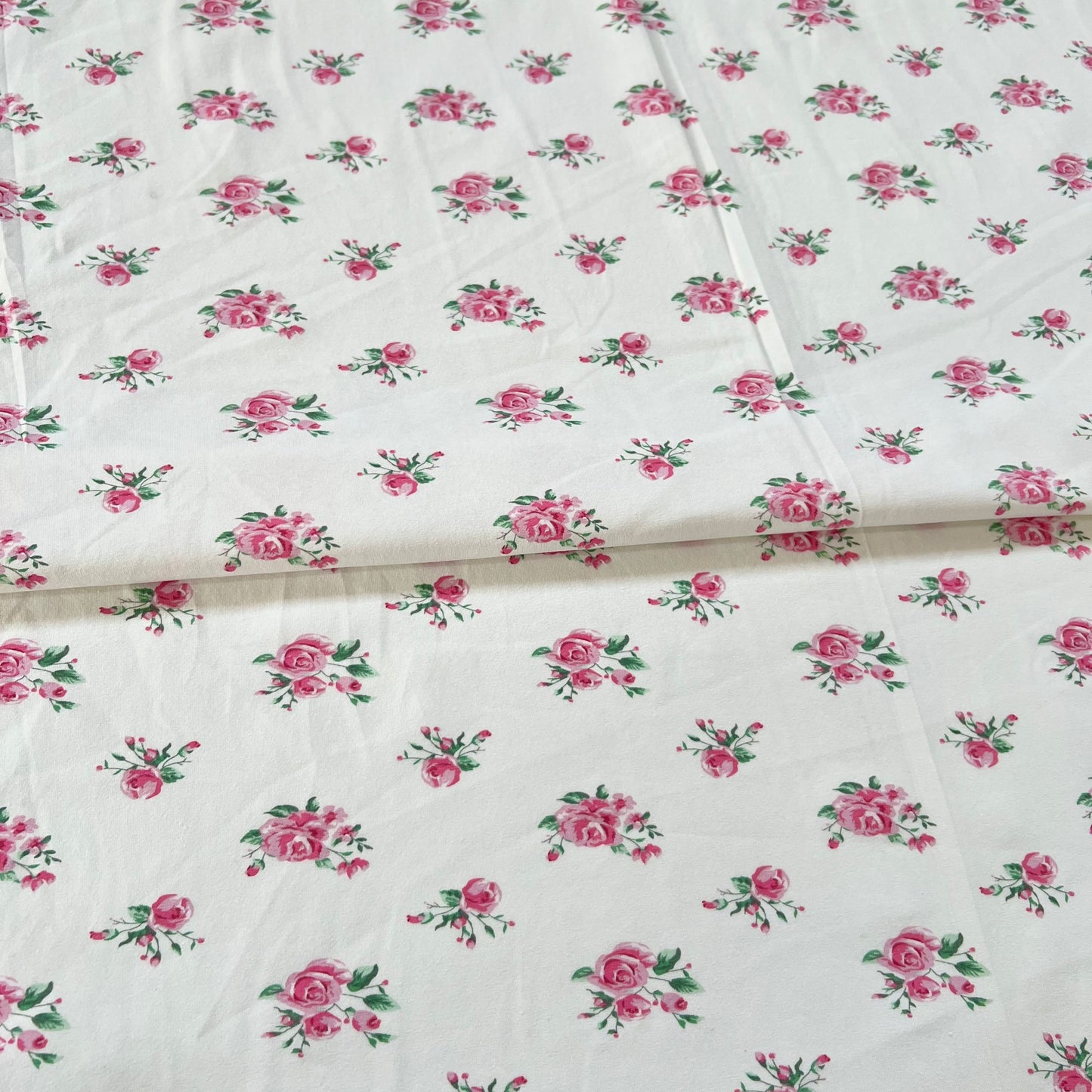 Jersey 30/1 c/lycra Rosas Fondo Natural