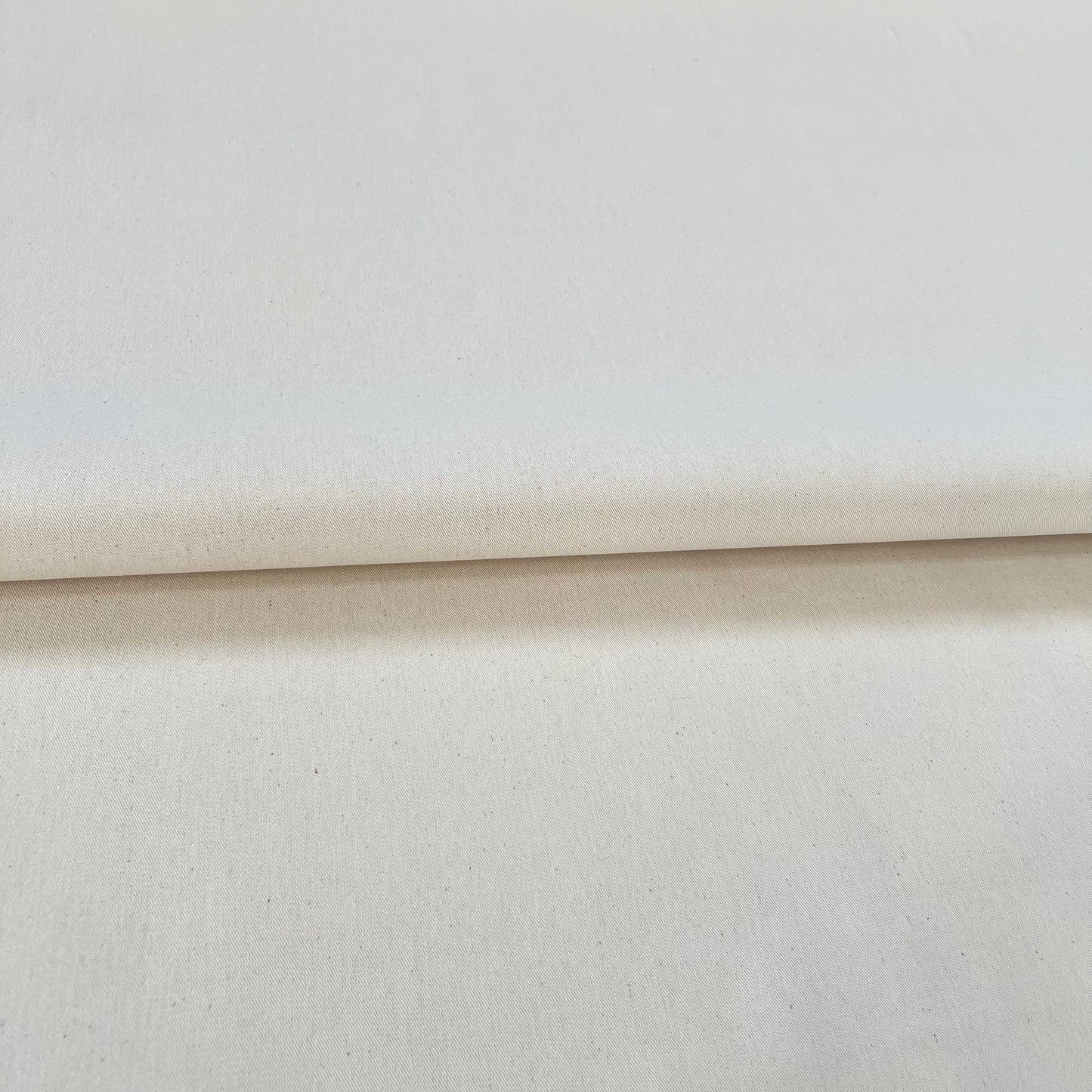 Gabardina Lisa Color Crudo