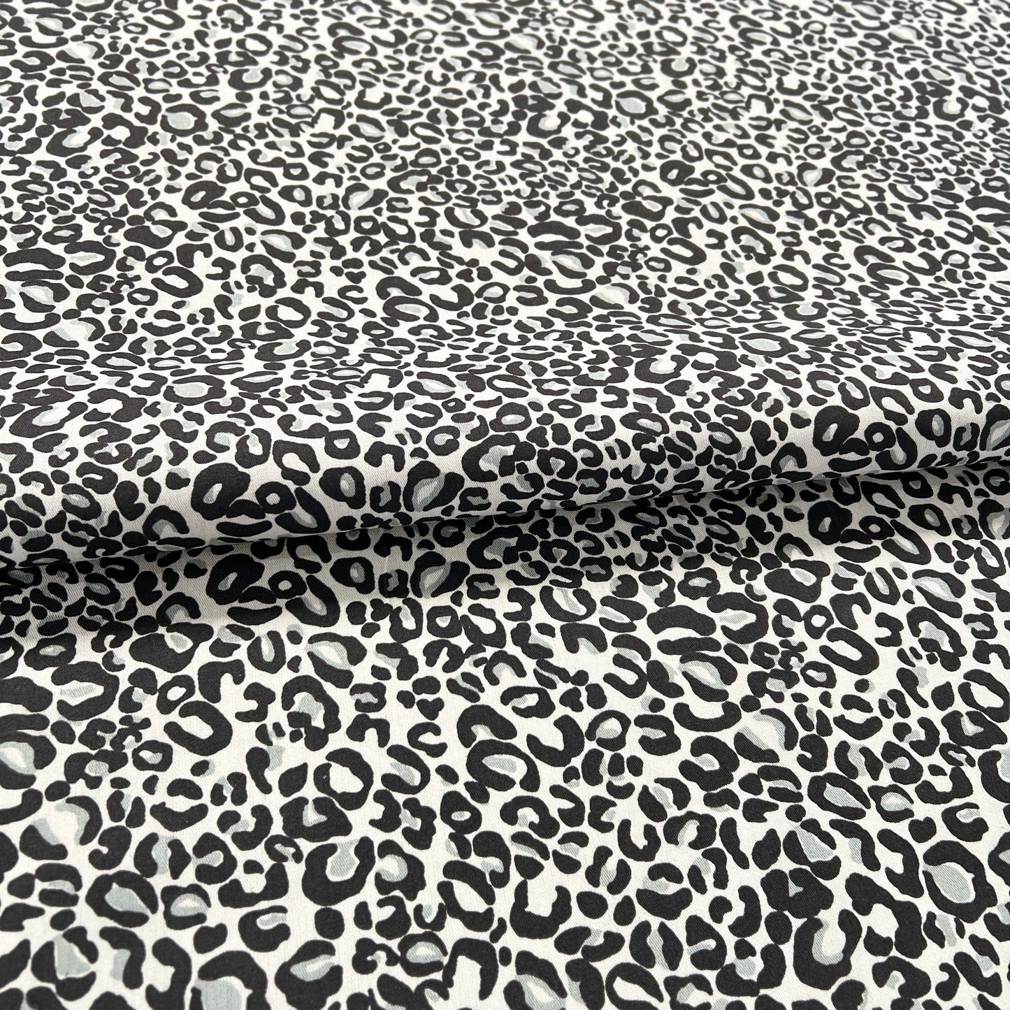Gabardina Animal Print Gris