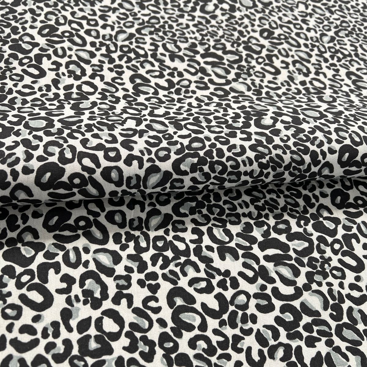 Gabardina Animal Print Gris