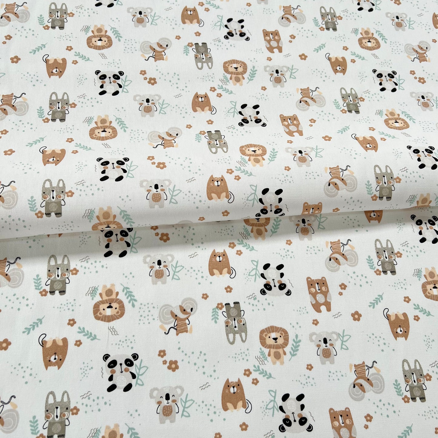 Gabardina Pandas Neutro c/Fondo Blanco