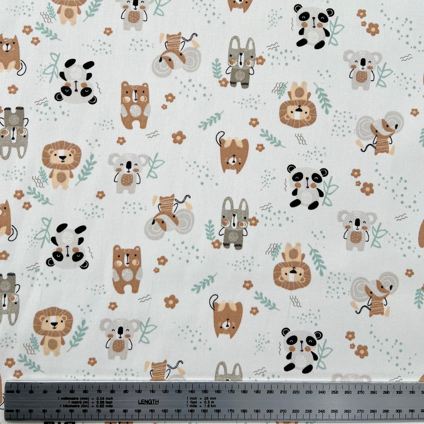 Gabardina Pandas Neutro c/Fondo Blanco