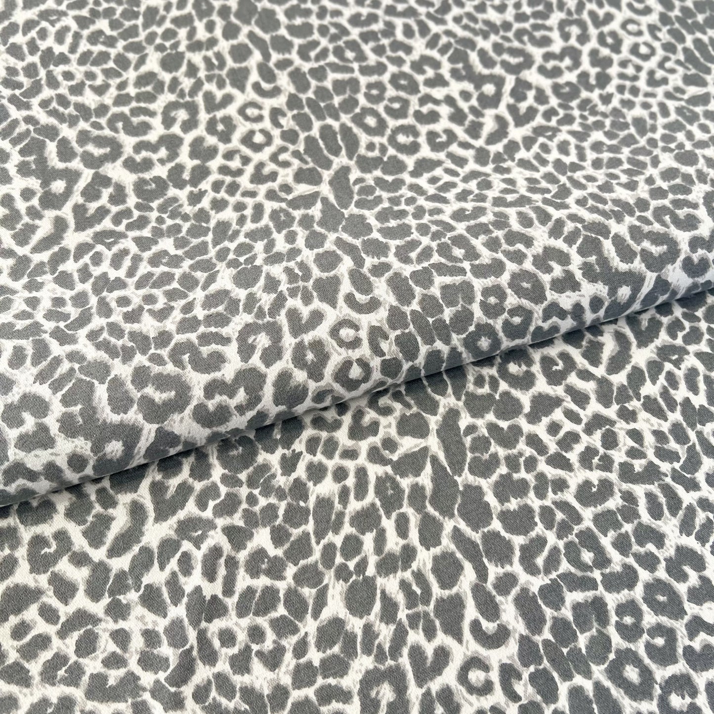 Gabardina c/ Lycra Animal Print Gris