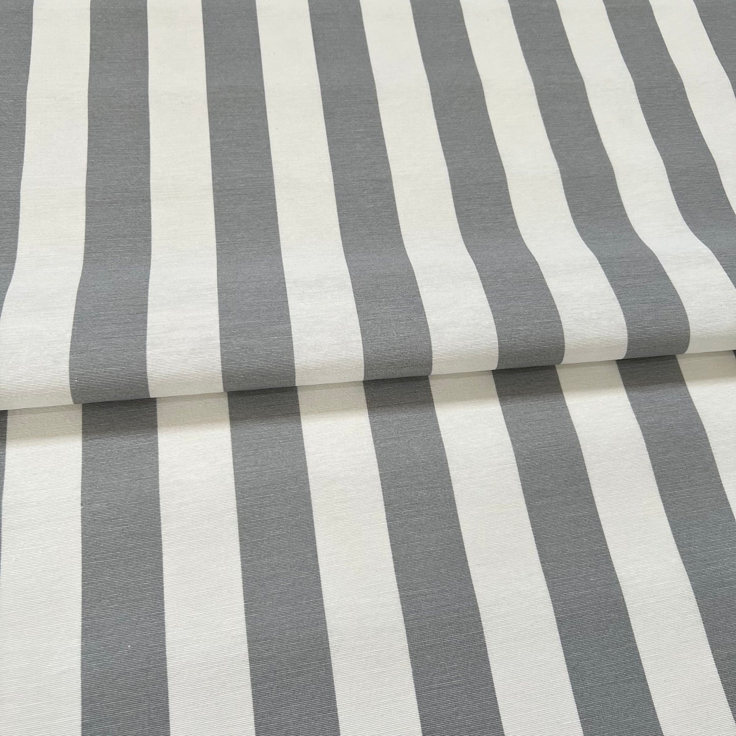 Lona Raya Clásica Gris