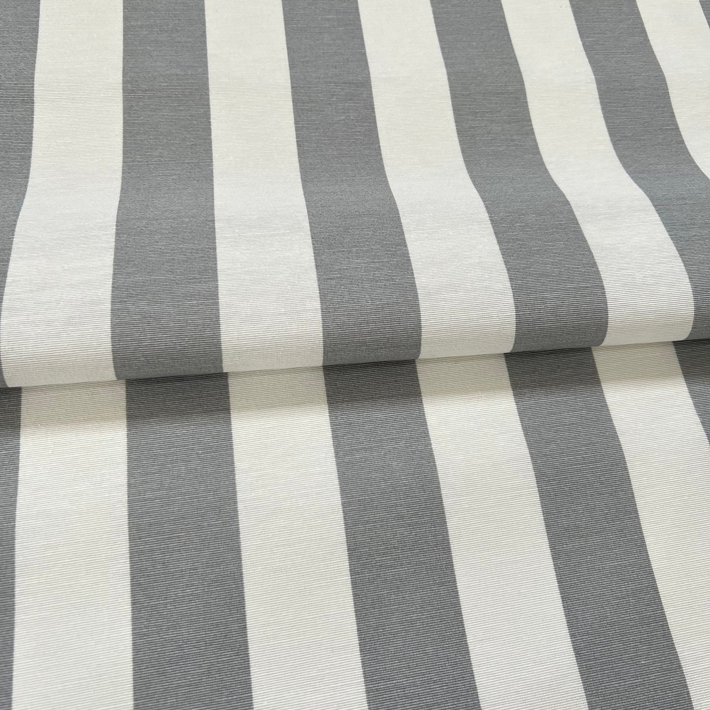 Lona Raya Clásica Gris