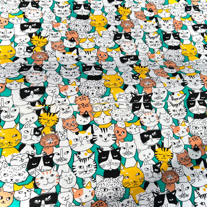 Lona Gatos Fondo Verde
