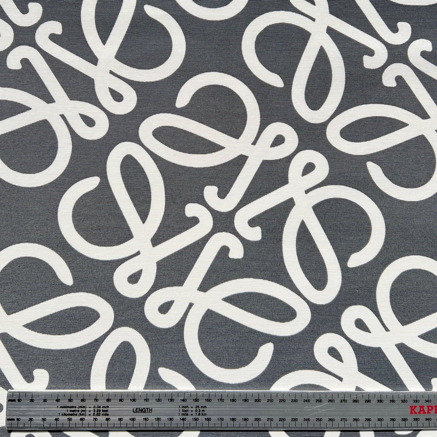 Lona Monograma Fondo Gris