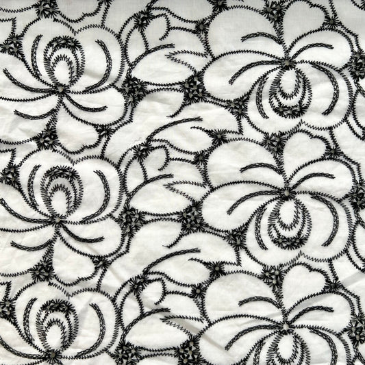 Voile Rosas Bordado Negro